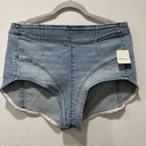 Free People Keep It Brief Denim Micro Shorts in Light Wash Blue Sz L NEW